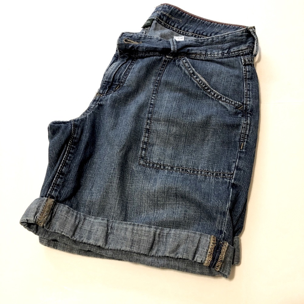 Womens Eddie Bauer Slightly Curvy Blue Jean Shorts